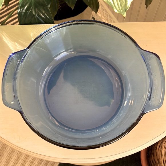 Cobalt Blue Anchor Hocking 2 Quart Casserole With Tab Handles - Picture 2 of 9